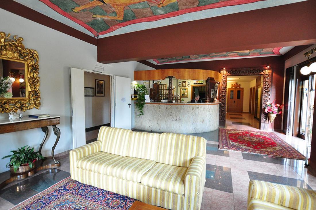 Leo Hotel Leonessa Exterior foto